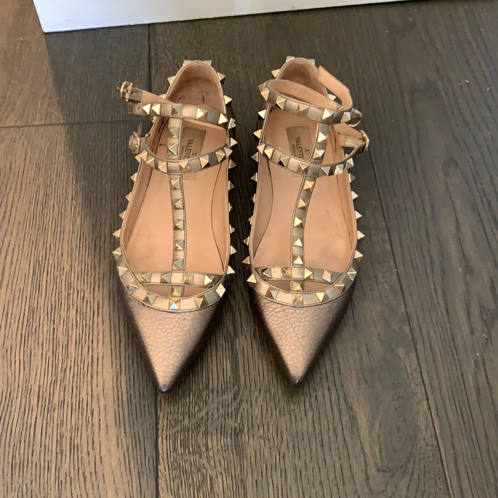 VALENTINO ROCKSTUD CAGED LEATHER FLAT